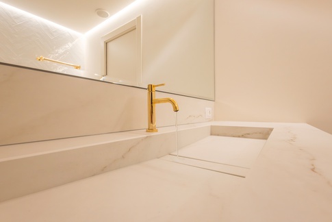 Bagno in stile moderno di 6 di Living Home Design
