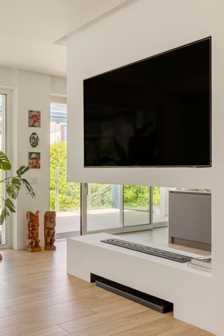 Soggiorno in stile contemporaneo di 65 di Caterina Scamardella Architetto Soggiorno in stile contemporaneo di 65 di Caterina Scamardella Architetto