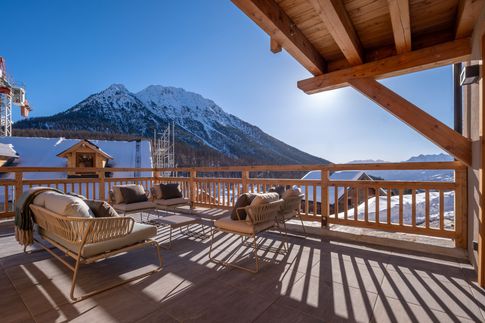 Terrazza in stile moderno di 15 di Design Alpino