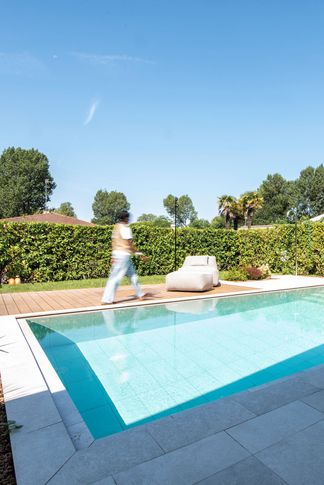 Piscina in stile minimal di 15 di Cariolato Arredamenti Piscina in stile minimal di 15 di Cariolato Arredamenti