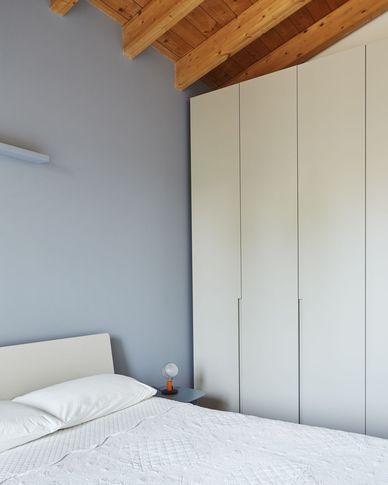 Camera da Letto in stile contemporaneo di 16 di Giulia Dagheti Architetto