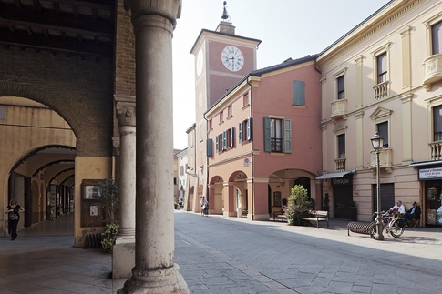 Facciata in stile classico di null di COLLETTIVO_INVƎRSO