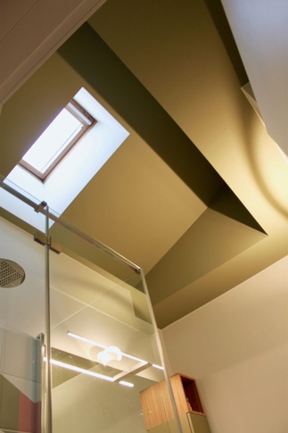 Bagno in stile moderno di 5 di SuMisura Architetti