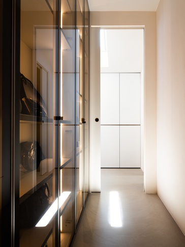 Corridoio in stile soft industrial di 6 di Simona Fogalesi interior designer