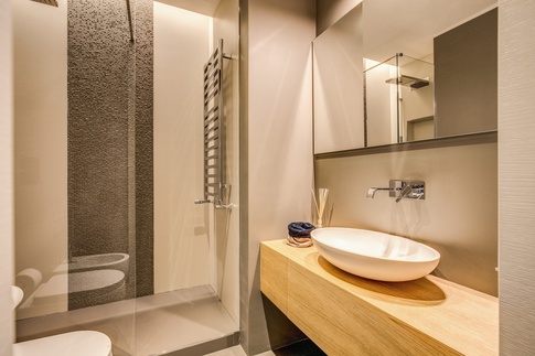 Bagno in stile contemporaneo di 6 di MOB Architects Bagno in stile contemporaneo di 6 di MOB Architects