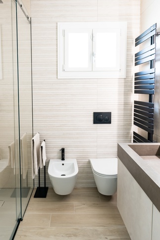 Bagno in stile contemporaneo di 5 di AD Design Bagno in stile contemporaneo di 5 di AD Design