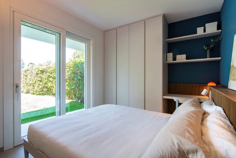 Camera da Letto in stile minimal di 10 di Cariolato Arredamenti