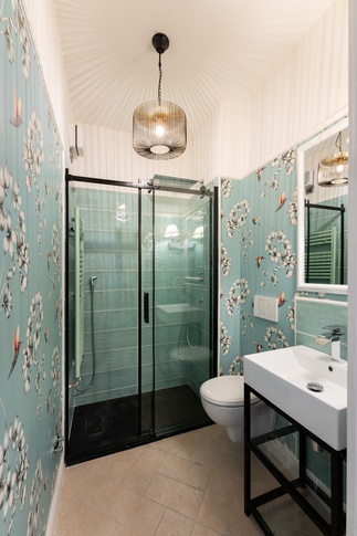 Bagno in stile contemporaneo di 5 di Arky’Studio srl