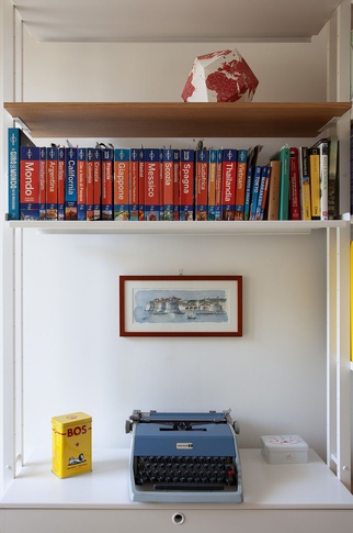 Studio in stile contemporaneo di 12 di Elena Russo Interiors Studio in stile contemporaneo di 12 di Elena Russo Interiors