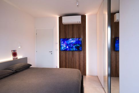 Camera da Letto in stile moderno di 14 di MICHELE VOLPI STUDIO INTERIOR DESIGN