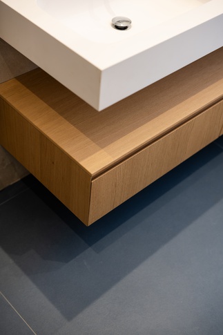 Bagno in stile moderno di 5 di doppiozero interior