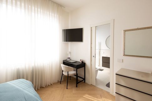 Camera da Letto in stile moderno di 14 di Enzo Razzano Architettura