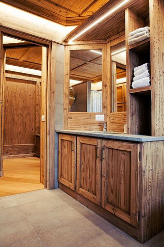 Bagno in stile rustico di 9 di Elena Vigano' Architetto