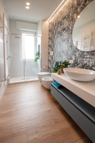 Bagno in stile contemporaneo di 7 di architetto Caterina Martini Bagno in stile contemporaneo di 7 di architetto Caterina Martini