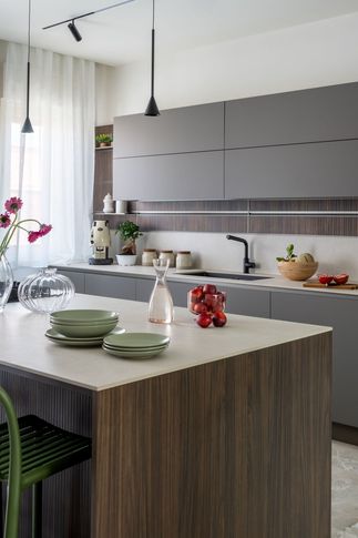 Open Space in stile contemporaneo di 30 di Marila Fasulo Architetto