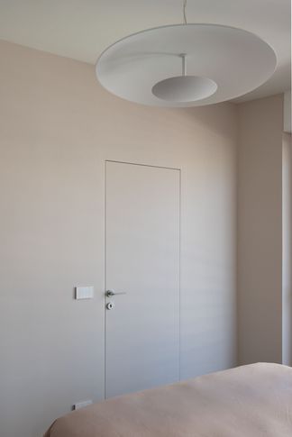 Camera da Letto in stile contemporaneo di 18 di Doppionodo Interior