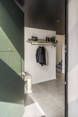 Ingresso in stile contemporaneo di 11 di DQA Studio di architettura Ingresso in stile contemporaneo di 11 di DQA Studio di architettura