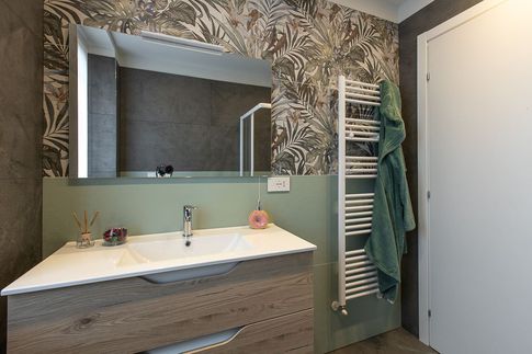 Bagno in stile contemporaneo di 6 di Carola Ribotta architetto