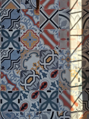 Open Space in stile mediterraneo di 22 di Marila Fasulo Architetto
