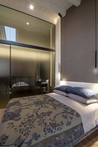 Camera da Letto in stile moderno di 18 di MICHELE VOLPI STUDIO INTERIOR DESIGN