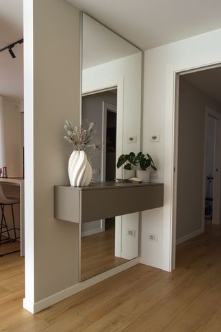 Open Space in stile moderno di 44 di Silvia Aquilani . Design studio