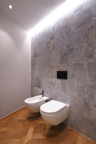Bagno in stile contemporaneo di 9 di Desearq studio - architettura e interior design