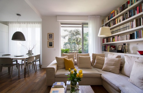 Soggiorno in stile americano di 35 di Elena Russo Interiors