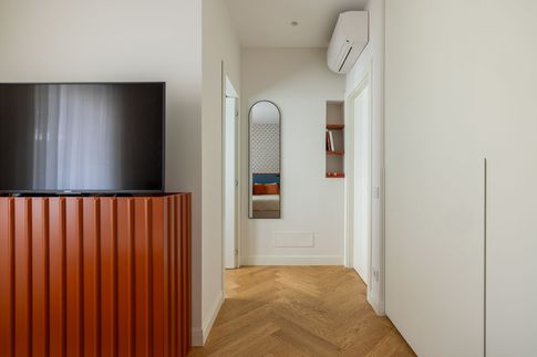Camera da Letto in stile contemporaneo di 15 di Archifacturing - Sara Cimarelli & Giorgio Opolka