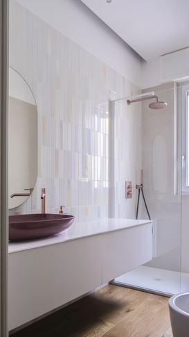 Bagno in stile contemporaneo di 5 di Michela Cordisco Studio