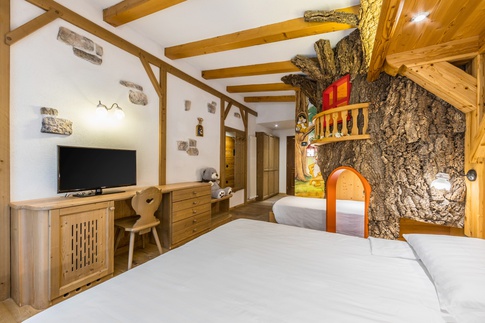Cameretta Bambini in stile naturale di 10 di Arredamenti Andalo Cameretta Bambini in stile naturale di 10 di Arredamenti Andalo