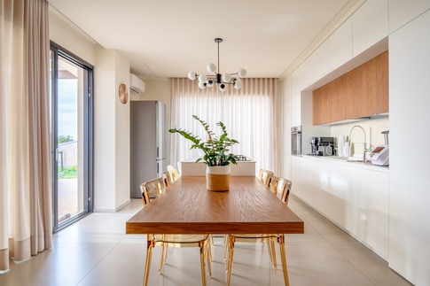 Cucina in stile contemporaneo di 23 di ciquadro architetti