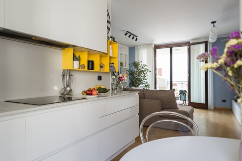 Open Space in stile contemporaneo di 32 di Annalisa Carli Architetto