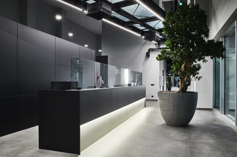 Open Space in stile industriale di 3800 di COLLETTIVO_INVƎRSO