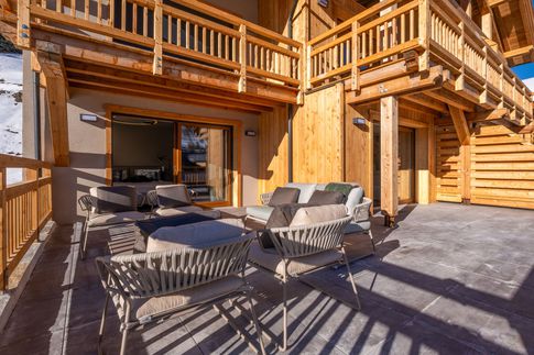 Terrazza in stile moderno di 15 di Design Alpino