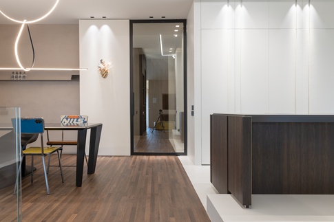 Soggiorno in stile contemporaneo di 50 di Abitacolo Interni Soggiorno in stile contemporaneo di 50 di Abitacolo Interni