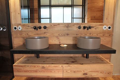 Bagno in stile rustico di 10 di Easy Living