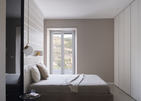 Camera da Letto in stile moderno di 18 di Michela Cordisco Studio