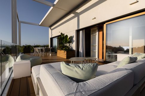 Terrazza in stile moderno di 50 di Alessandro Magno Studio Terrazza in stile moderno di 50 di Alessandro Magno Studio