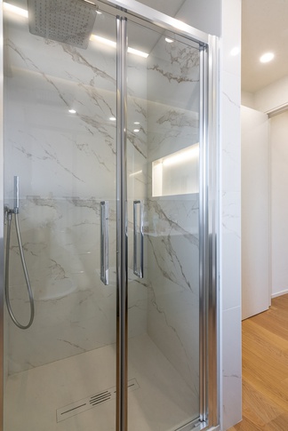 Bagno in stile moderno di 5 di Nuccia Coschignano architetto