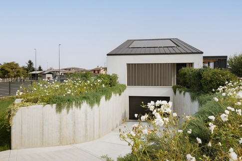 Facciata in stile contemporaneo di null di tIPS ARCHITECTS