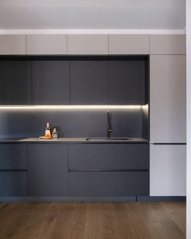 Cucina in stile contemporaneo di 10 di Michela Cordisco Studio Cucina in stile contemporaneo di 10 di Michela Cordisco Studio