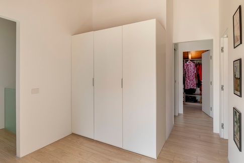 Corridoio in stile contemporaneo di 10 di Caterina Scamardella Architetto Corridoio in stile contemporaneo di 10 di Caterina Scamardella Architetto