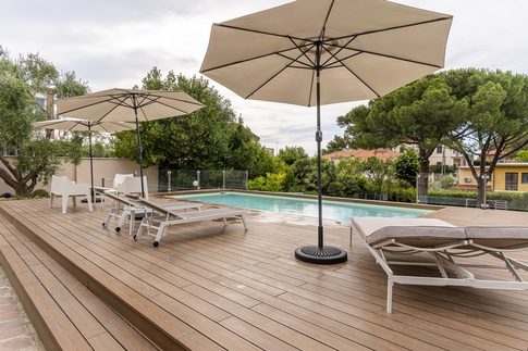Piscina in stile contemporaneo di 35 di Lorenzo Rossi Architetto Piscina in stile contemporaneo di 35 di Lorenzo Rossi Architetto