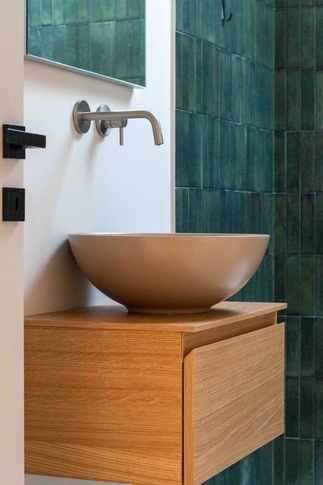 Bagno di Servizio in stile minimal di 5 di YY studio Bagno di Servizio in stile minimal di 5 di YY studio