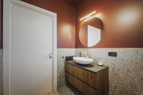 Bagno di Servizio in stile contemporaneo di 5 di SaturninoStudio Architecture and Design