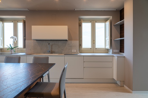 Cucina in stile contemporaneo di 35 di EasyRelooking srls