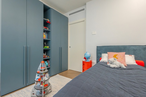 Cameretta Bambini in stile moderno di 9 di Living Home Design Cameretta Bambini in stile moderno di 9 di Living Home Design