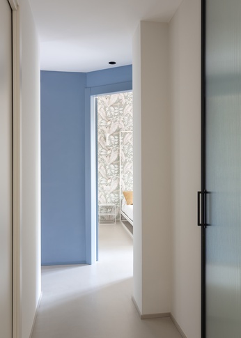 Corridoio in stile contemporaneo di 6 di Hop!Arch