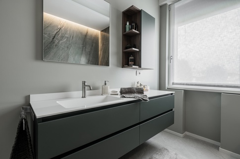 Bagno in stile moderno di 7 di Annalisa Carli Architetto