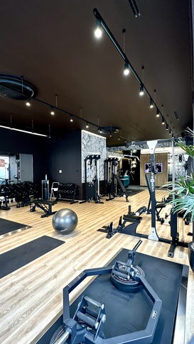 Open Space in stile glamour di 140 di SEGNI STUDIO Open Space in stile glamour di 140 di SEGNI STUDIO